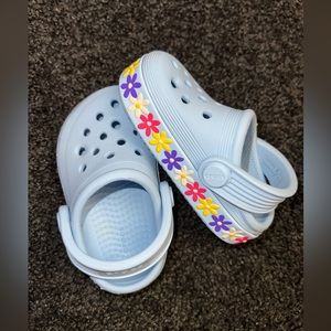 Size 4C Daisy Crocs